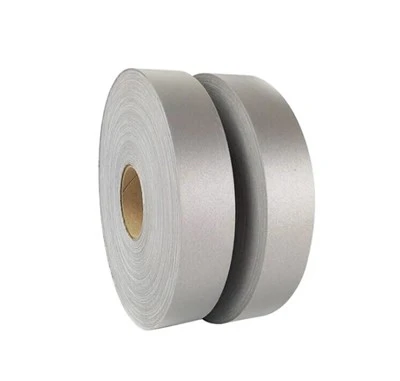 Costure em fita refletiva para roupas