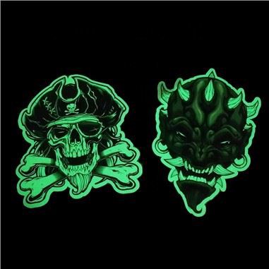 Brilho no adesivo escuro